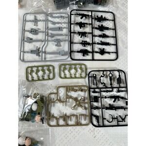 Knockoff Military -theme Building Block Figures And Accesories